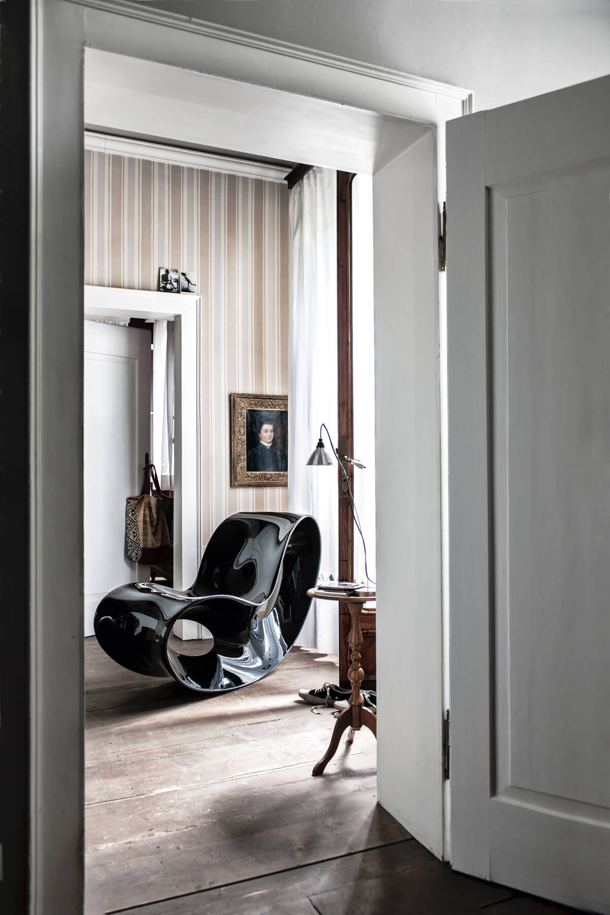 Magis Voido Schaukelstuhl – Flexibles Italienisches Design Moderner Magis Voido Schaukelstuhl, flexibel einsetzbar, komfortabel und stilvoll – ideal für Innen- und Außenbereiche