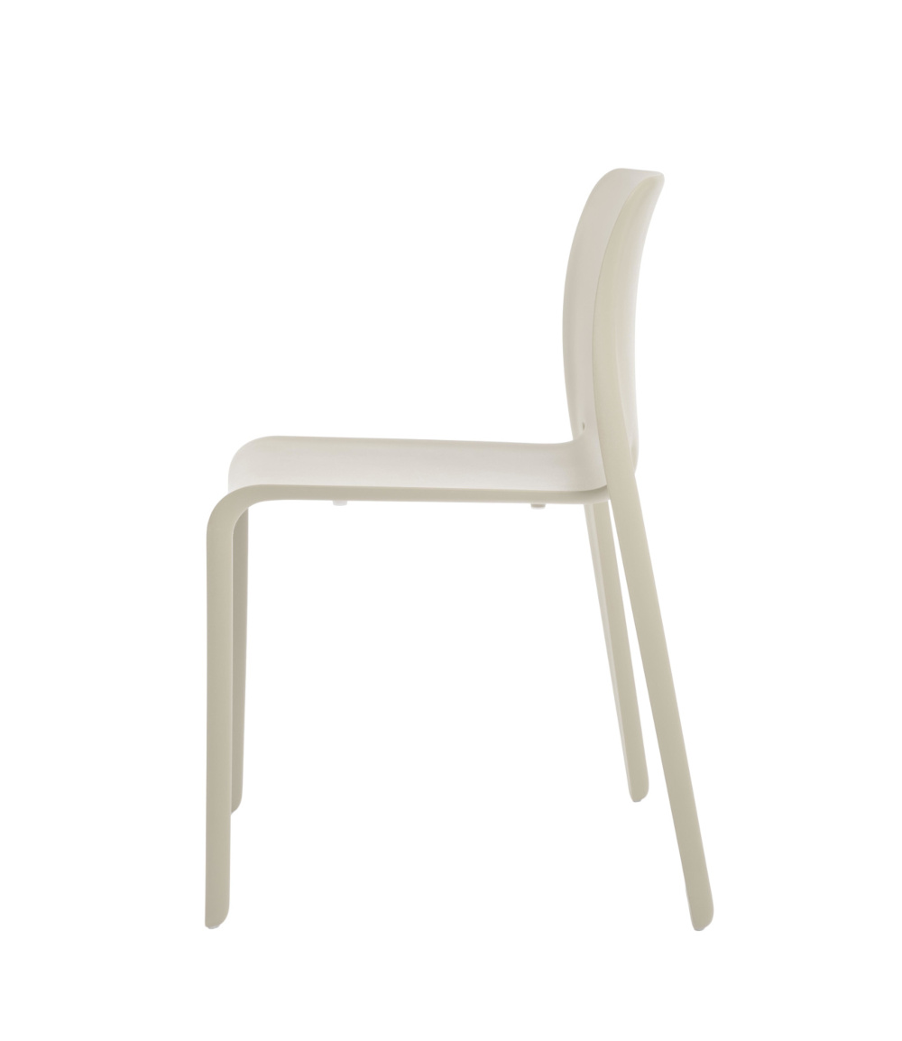 Magis First Stuhl beige, hochwertiger italienischer Armlehnstuhl, modern, ergonomisch, komfortabel