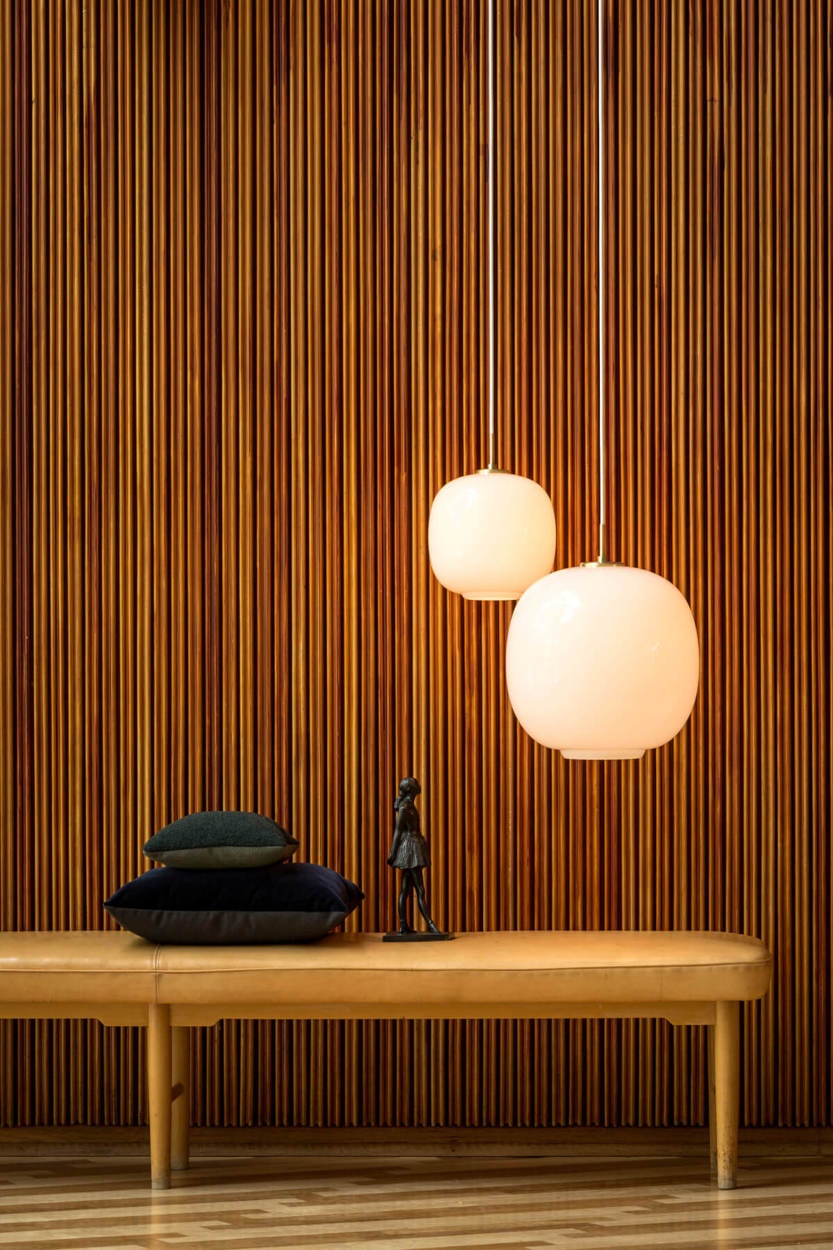 Louis Poulsen VL 45 Radiohus Pendelleuchte mit hochwertiger Verarbeitung und charakteristischem skandinavischem Stil.