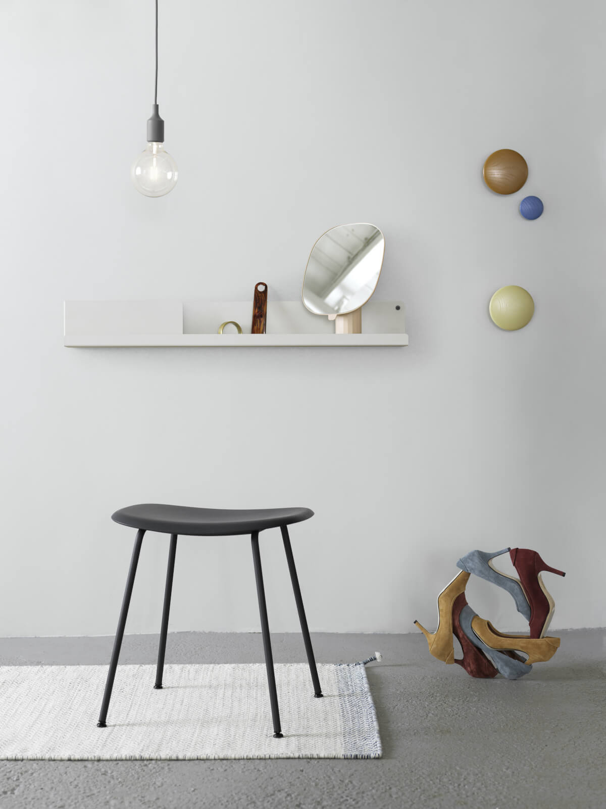 Folded Wandregal, 63 x 16 cm, schwarz