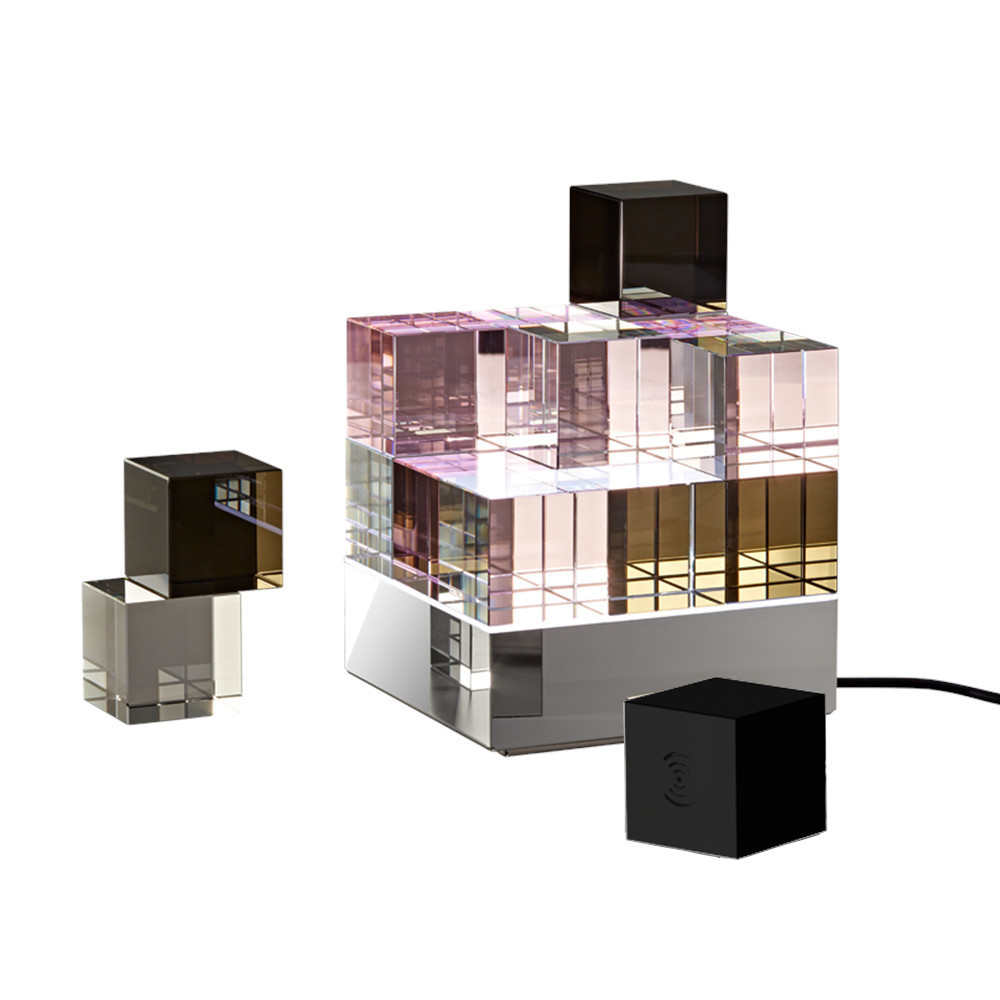 Lichtwirkung der Tecnolumen Cubelight Move MSCL 4 Tischleuchte mit transparenten und getönten Glaswürfeln