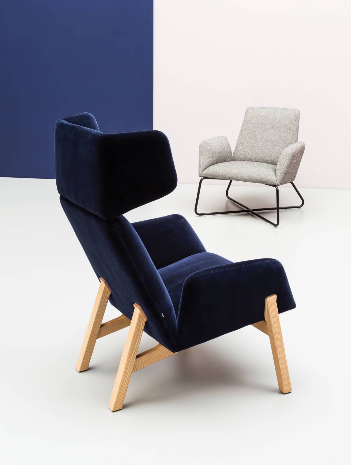 Noti Manta Lounge Sessel mit Holzbeine Situation