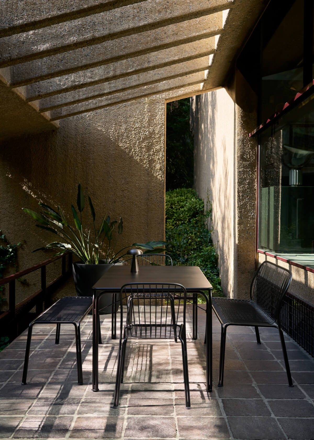 &Tradition Thorvald SC112 Bank für Garten & Terrasse, wetterbeständig, modernes Stahl-Design, pulverbeschichtet.