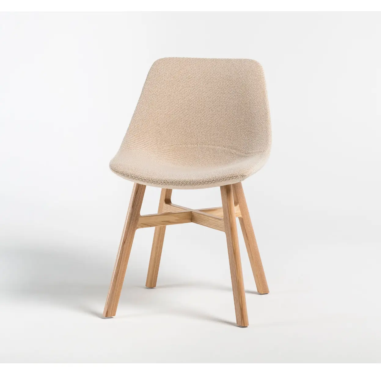 Noti Mishell Stuhl in Beige mit Holzbeinen, Vorderansicht