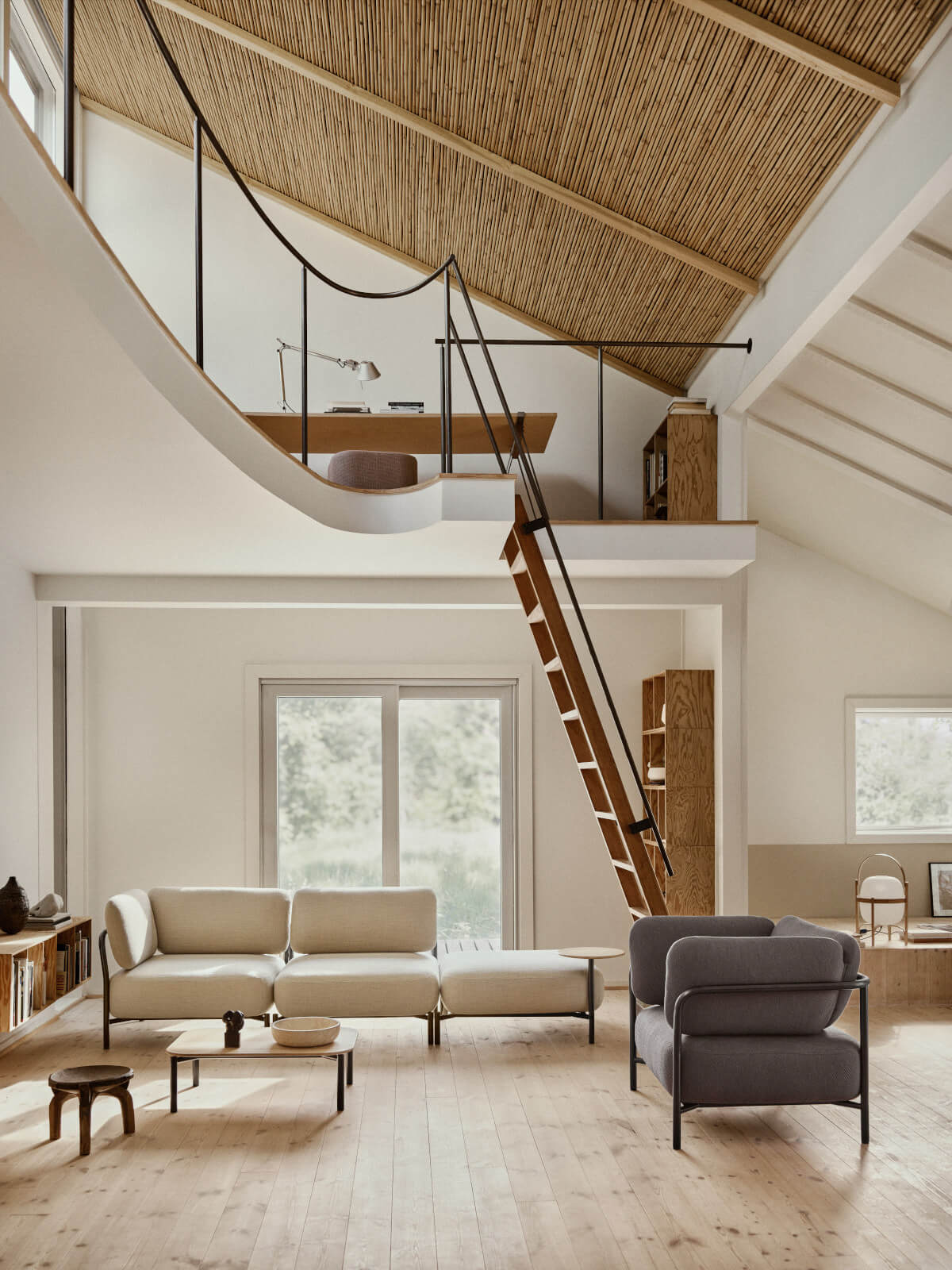 Design-Sessel Softline Club mit hochwertiger Polsterung, robustem Rahmen und elegantem Look für stilvolle Innenräume