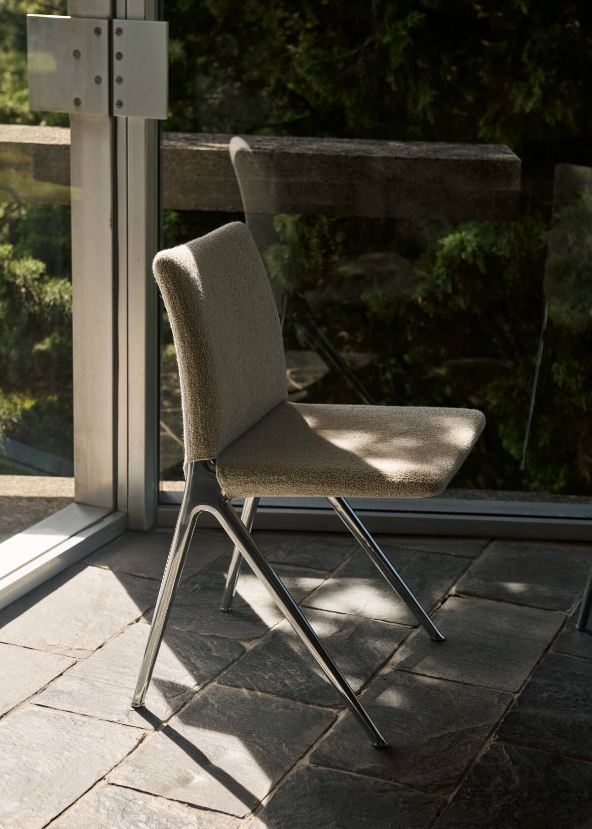 &Tradition Kape IF7 Stuhl, moderner Polsterstuhl mit Holzrahmen für stilvolle Wohnräume