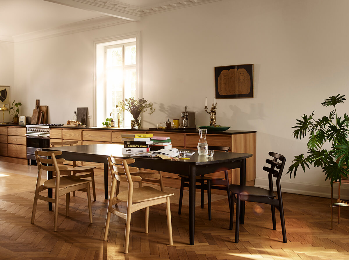 Zeitloser J48 Stuhl von FDB Møbler, Holz natur, elegant und funktional – passt perfekt ins moderne Wohnambiente