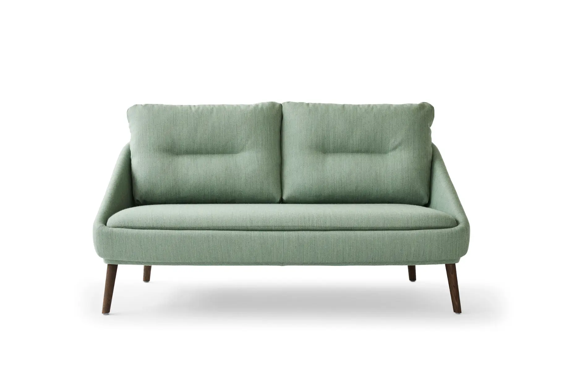 Noti Nome Sofa 2-Sitzer in Grün mit zwei großen Rückenkissen, gepolsterter Sitzfläche und dunklen Holzbeinen
