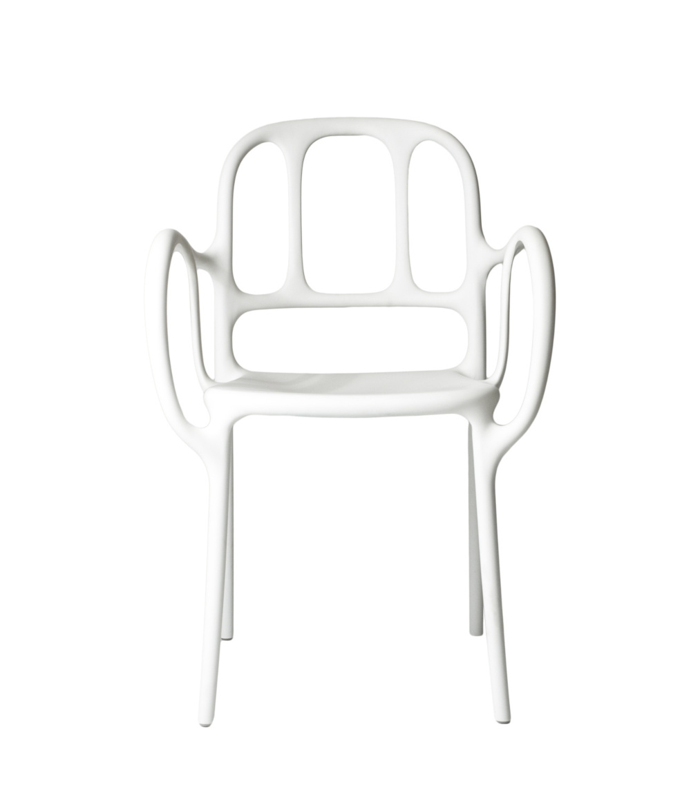 Magis Milà Stuhl weiß, moderner Armlehnstuhl, ergonomisch, leicht, elegantes italienisches Design