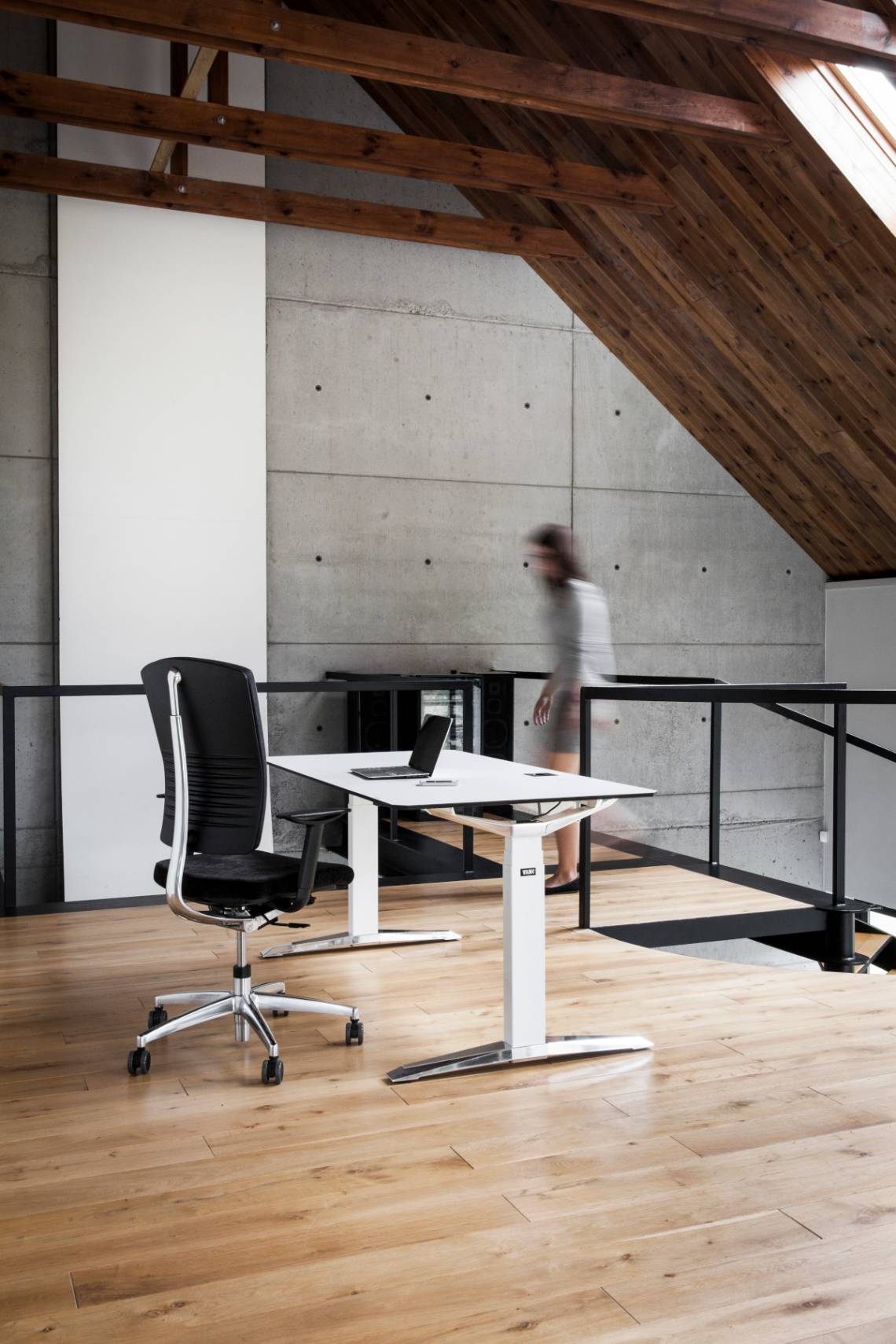 VANK Move Höhenverstellbarer Schreibtisch Büroeinrichtung
