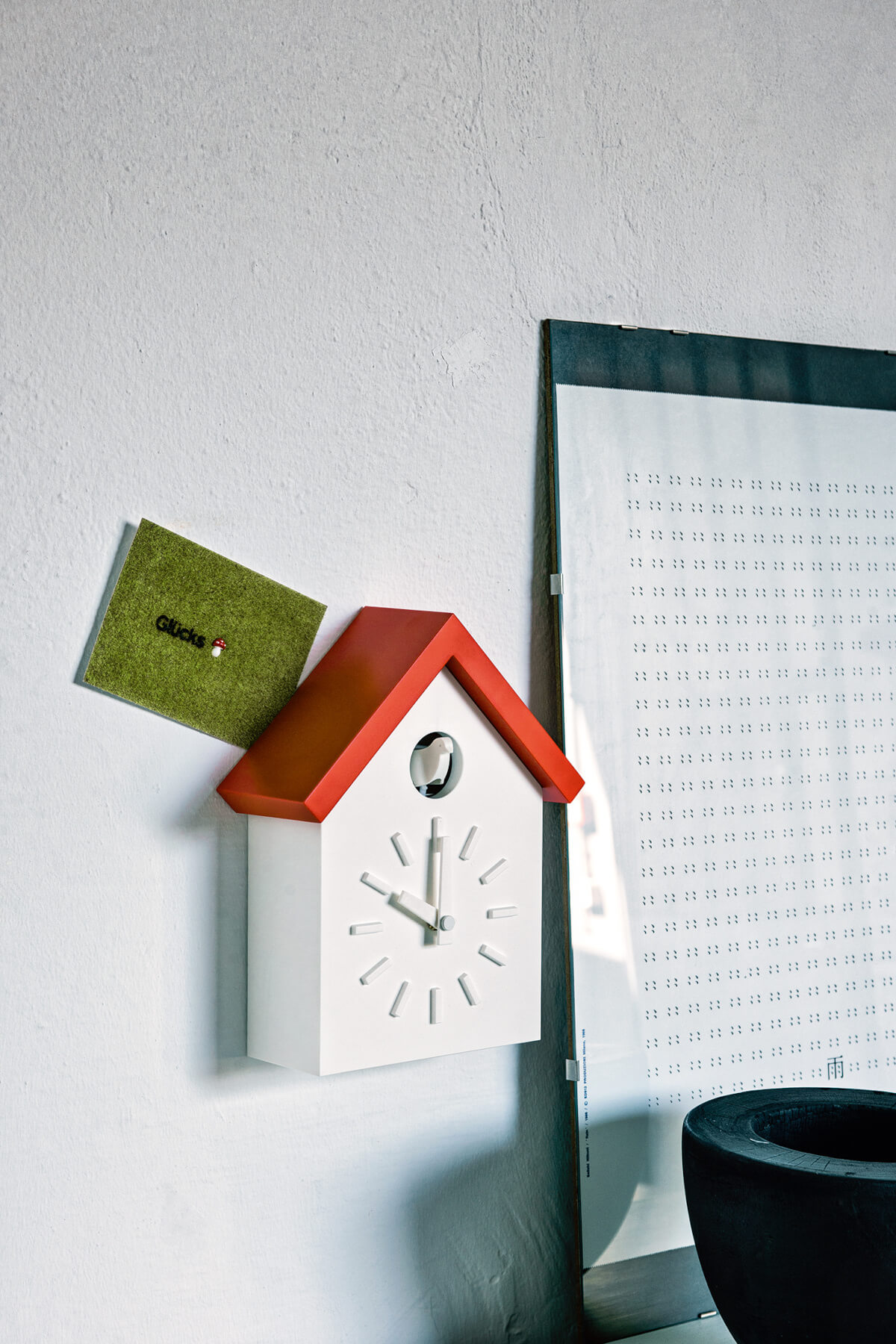 Schlichte Magis Cu-Clock Wanduhr, elegantes Metallgehäuse, klare Formen – ideal für Büro oder Wohnzimmer