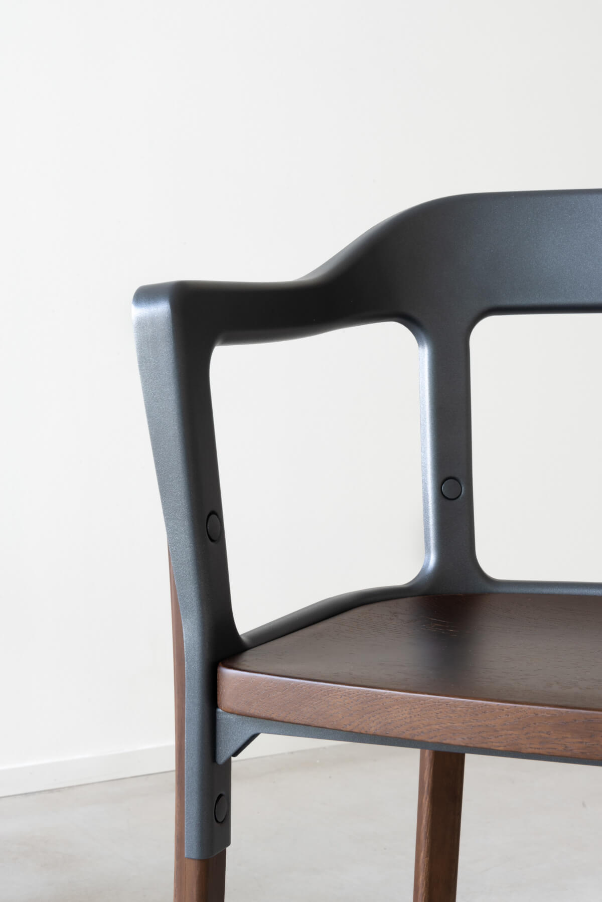 Magis Steelwood Chair im modernen Essbereich, leicht, elegant und hochwertig – italienisches Designerstück