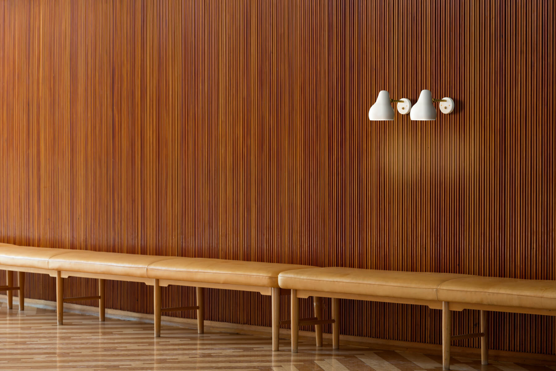 Louis Poulsen VL 38 Wandlampe mit robustem Metallgehäuse und zeitlosem skandinavischem Design.