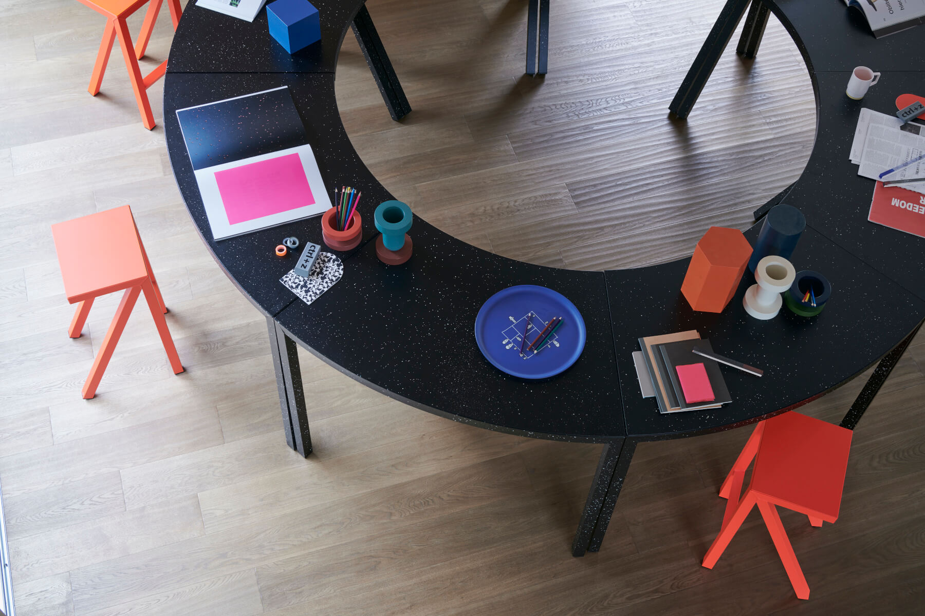 Magis Bureaurama Barhocker – Funktionales Design Magis Bureaurama Barhocker, modern und funktional, stapelbar und langlebig – stilvolle Ergänzung für Küche oder Büro