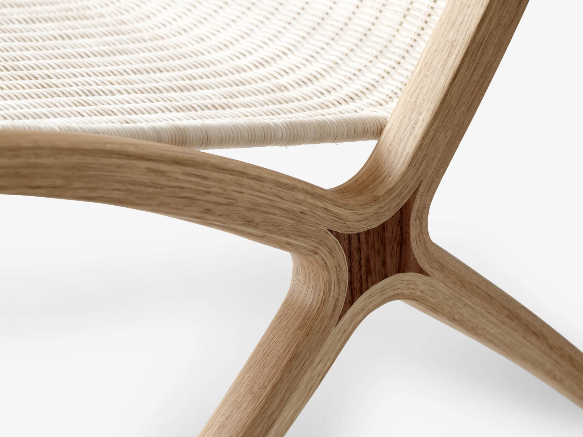 X HM10 Lounge Chair, eiche lackiert / rattan natur