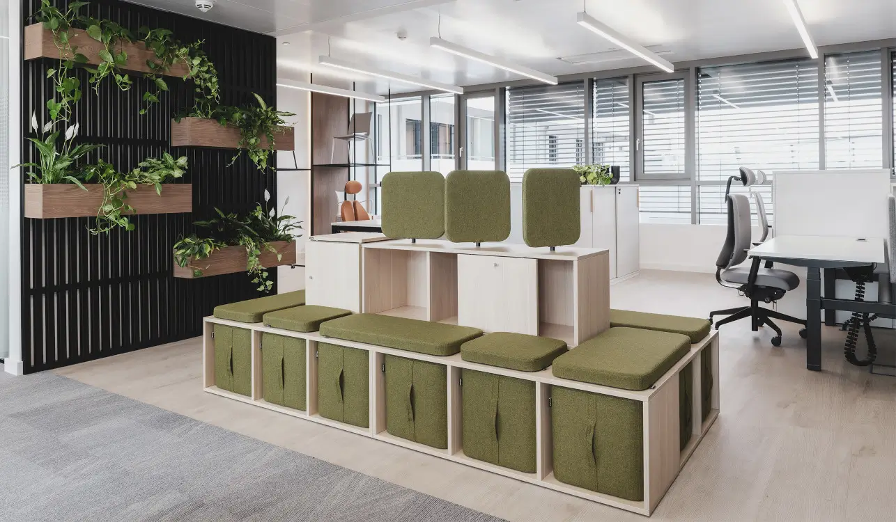 moderne-bueroeinrichtung-mit-ergonomischen-arbeitsplaetzen.webp?width=3000