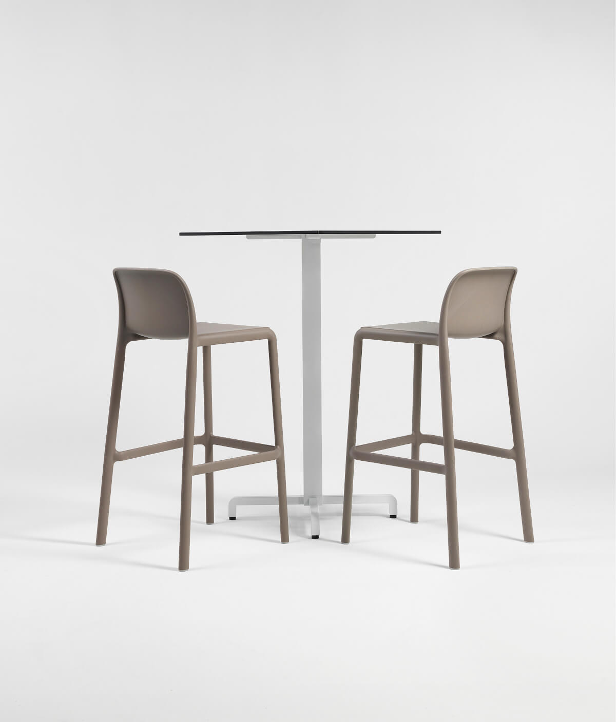 Nardi Faro Barhocker aus Polypropylen, wetterbeständig, stapelbar und farbenfroh – stilvolles Outdoor-Möbel