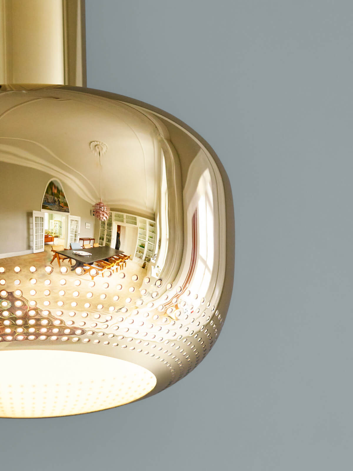 Pendelleuchte Louis Poulsen VL 56 mit skandinavischem Design, perfekte Leuchte für Esszimmer und Küchen.