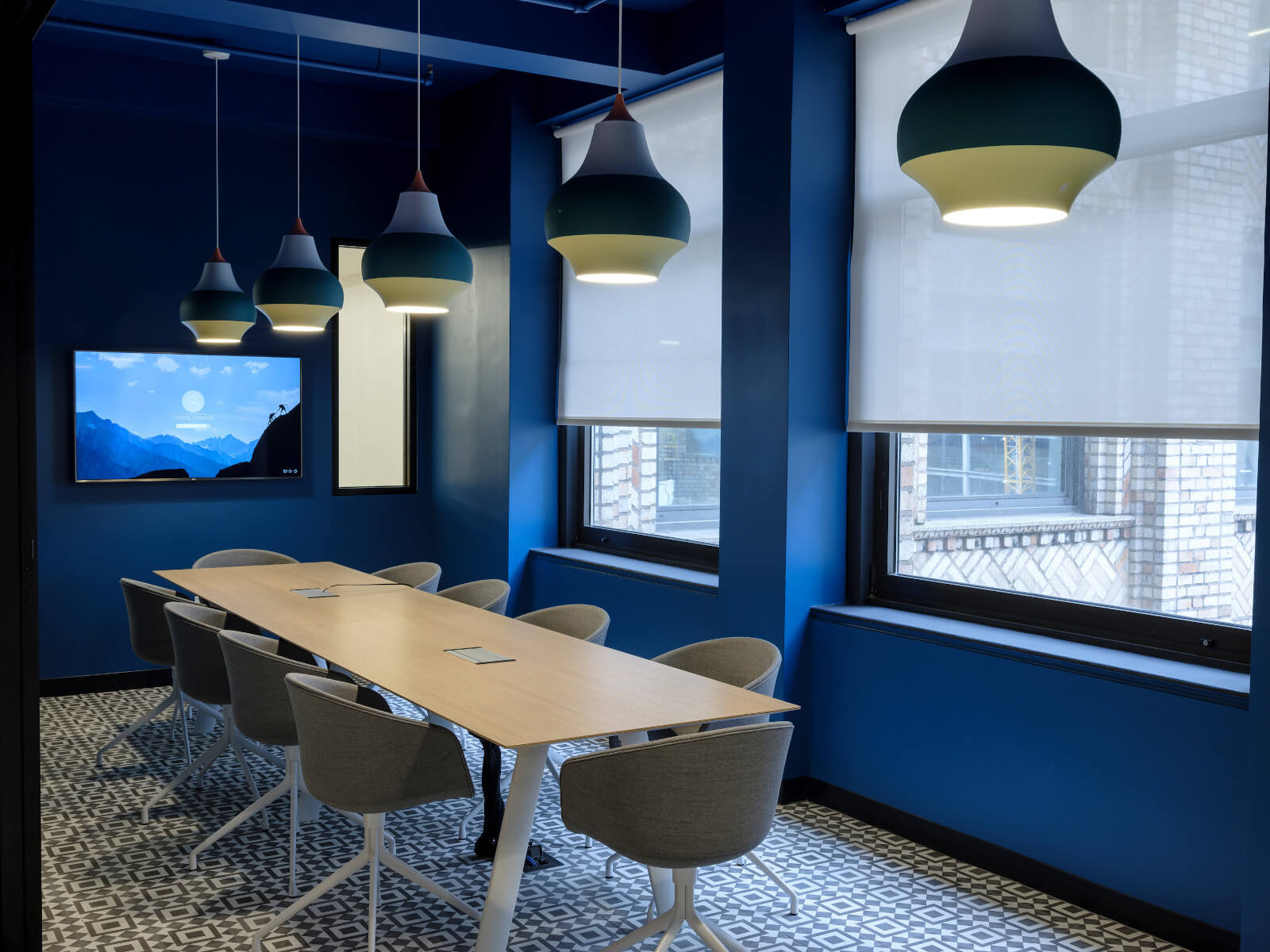 Designer Pendelleuchte Cirque von Louis Poulsen, minimalistisch und perfekt für moderne Wohnräume.