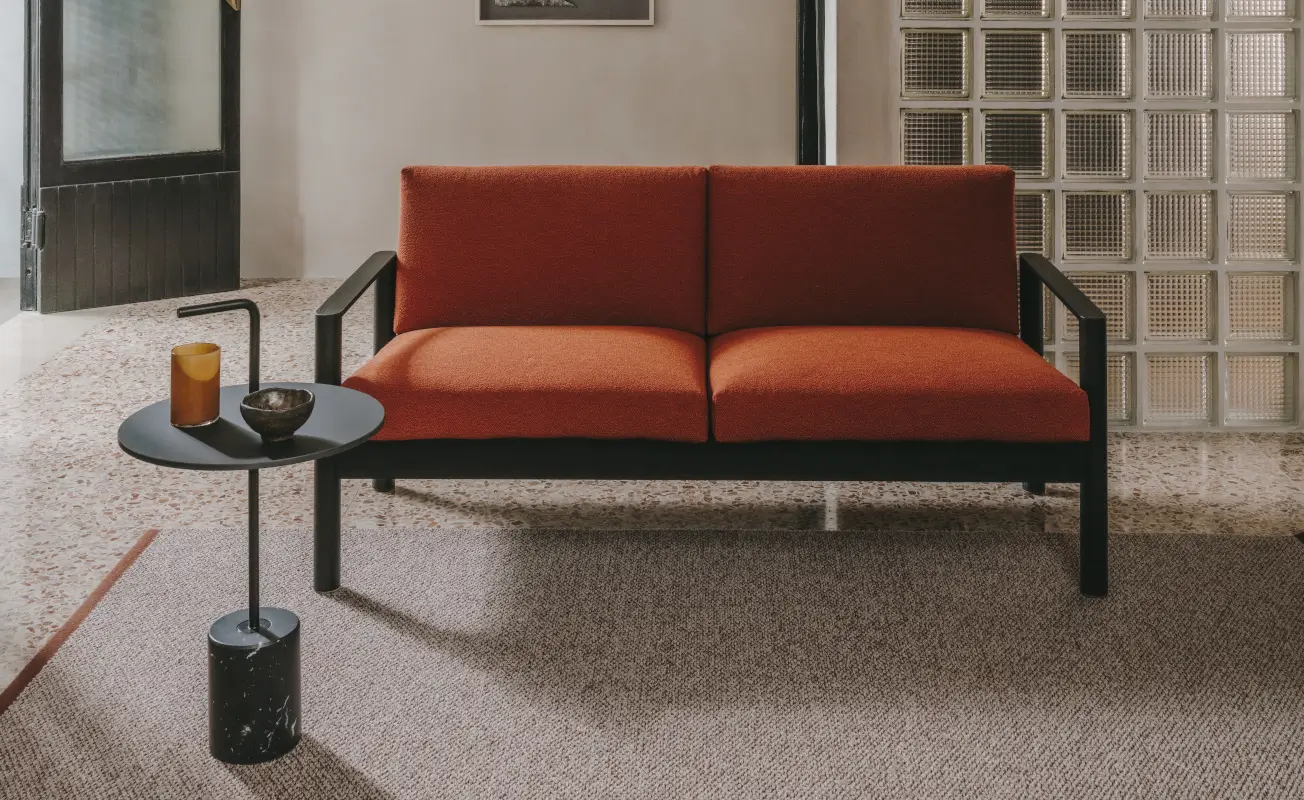 lapalma-kategorie-sofa-zweisitzer-rot-holzgestell.webp?width=3000