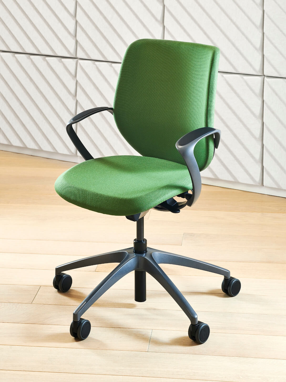 Giroflex 313-4539 Bürostuhl mit Polsterrücken und zeitlosem Design für moderne Arbeitsumgebungen