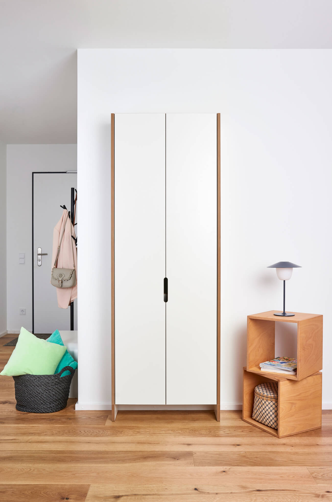 Tojo Flachmann Schuhschrank Ambiente