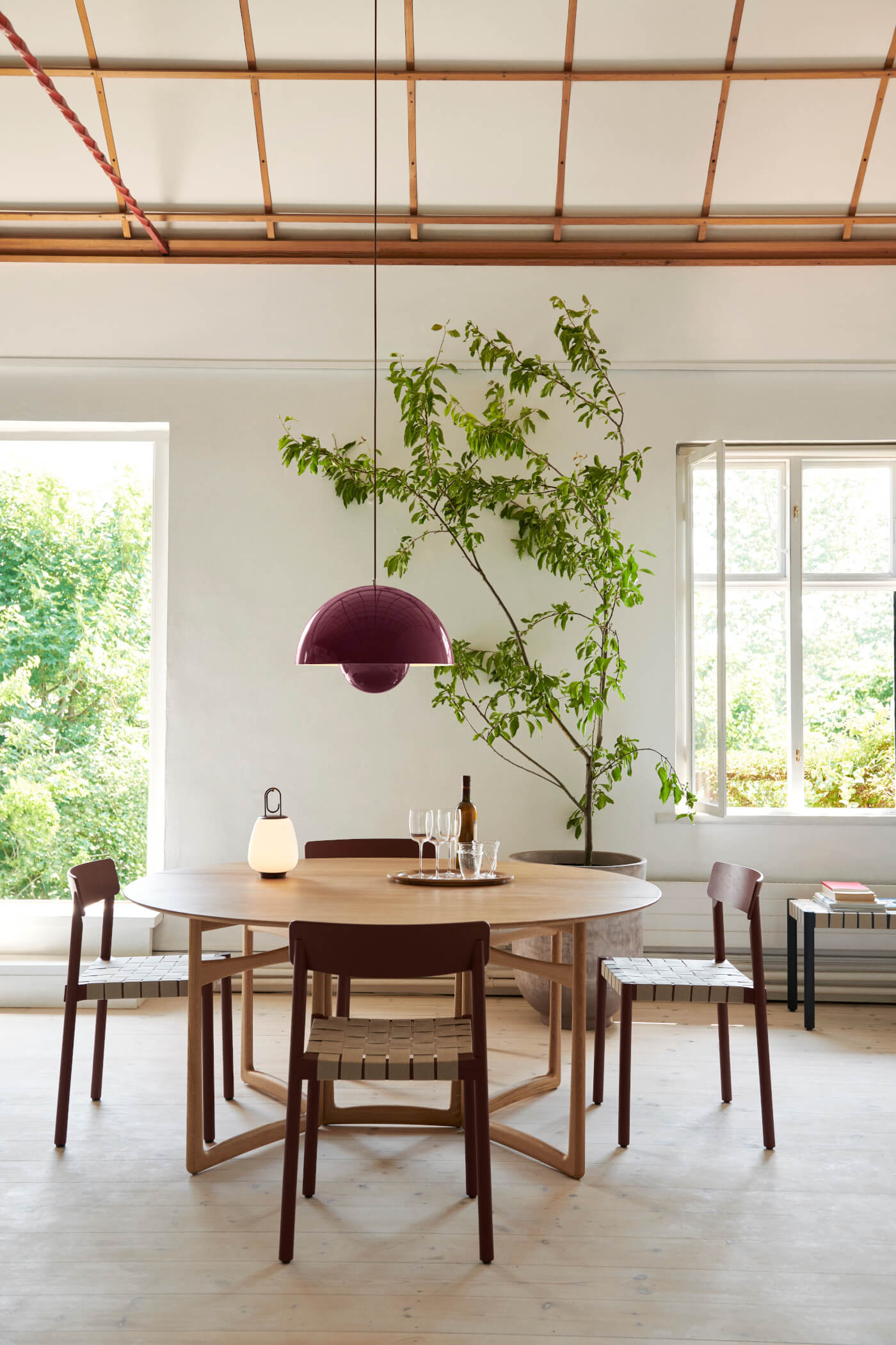 Drop Leaf HM6 Esstisch von &Tradition, platzsparende Lösung für modernes Wohnen mit Charakter