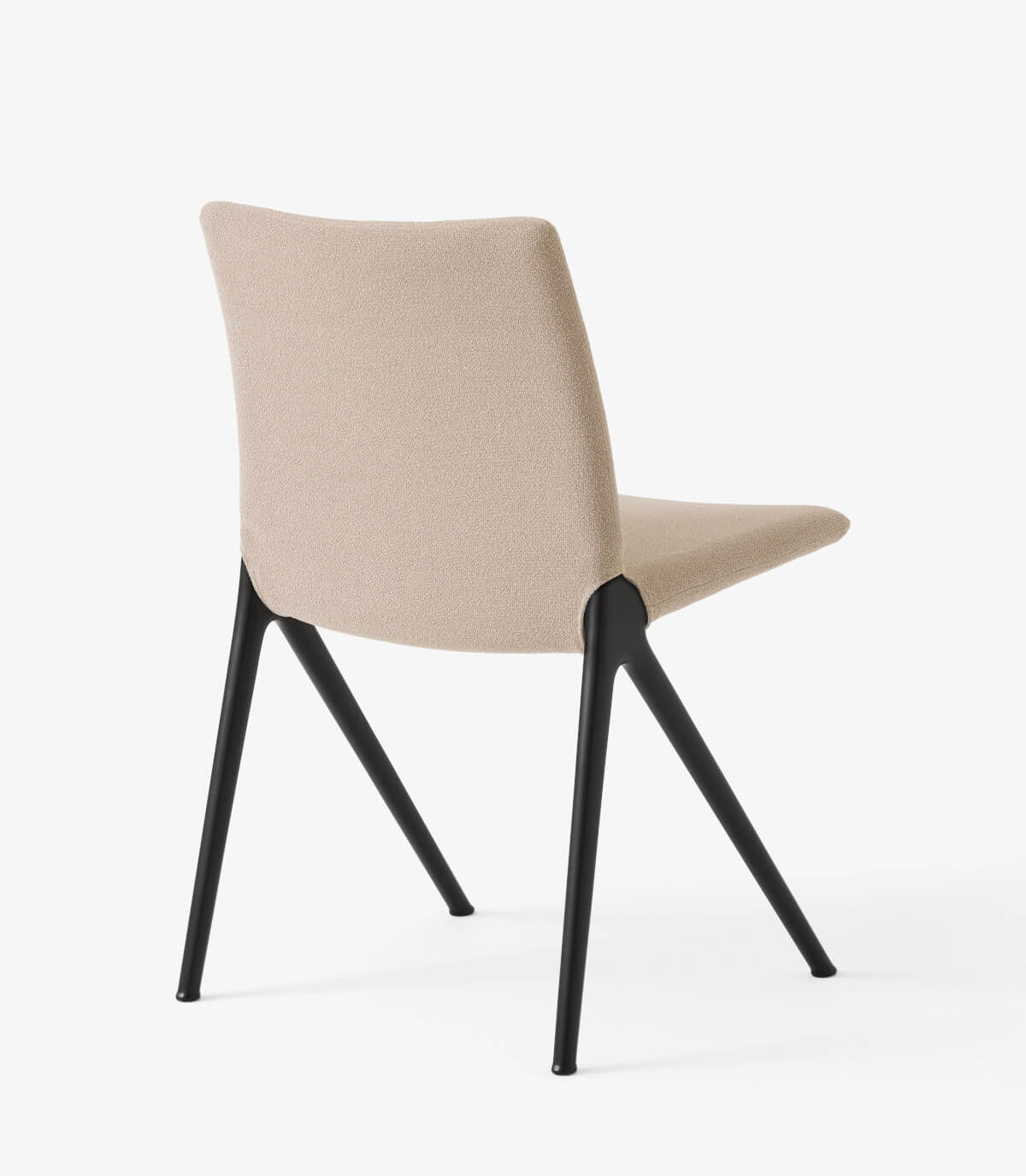 &Tradition Kape IF7 Stuhl schwarz Grain 61252, eleganter Esszimmerstuhl mit hochwertigem Bezug und skandinavischem Design