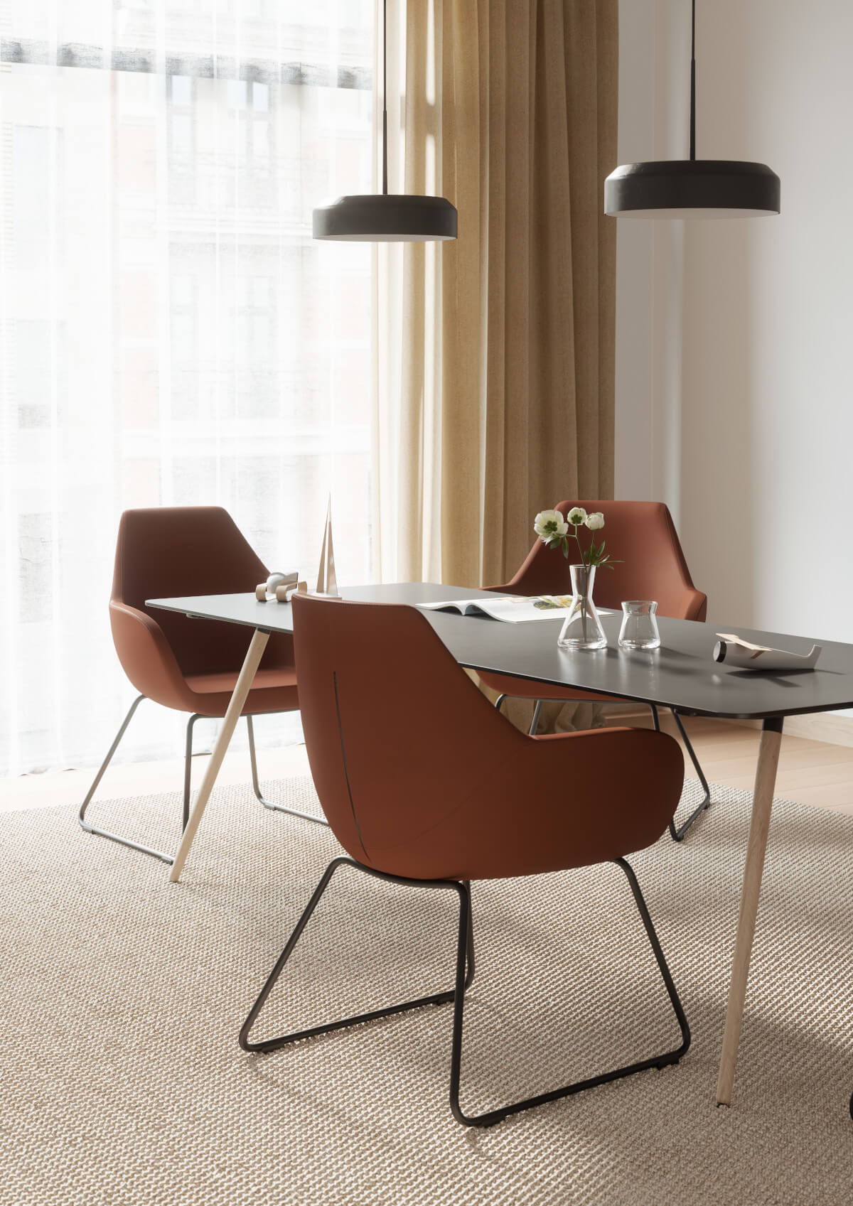 Profim Fan 10V Sessel auf Kufengestell, eleganter Loungesessel mit ergonomischer Sitzform für Objektmöbel