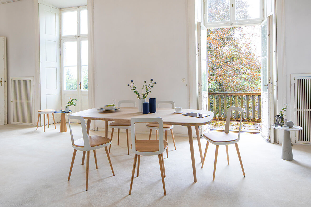 Wagner W-2020 Stuhl aus geöltem Eichenholz mit moderner Kunststoffschale – stabiler Designerstuhl mit natürlicher Optik