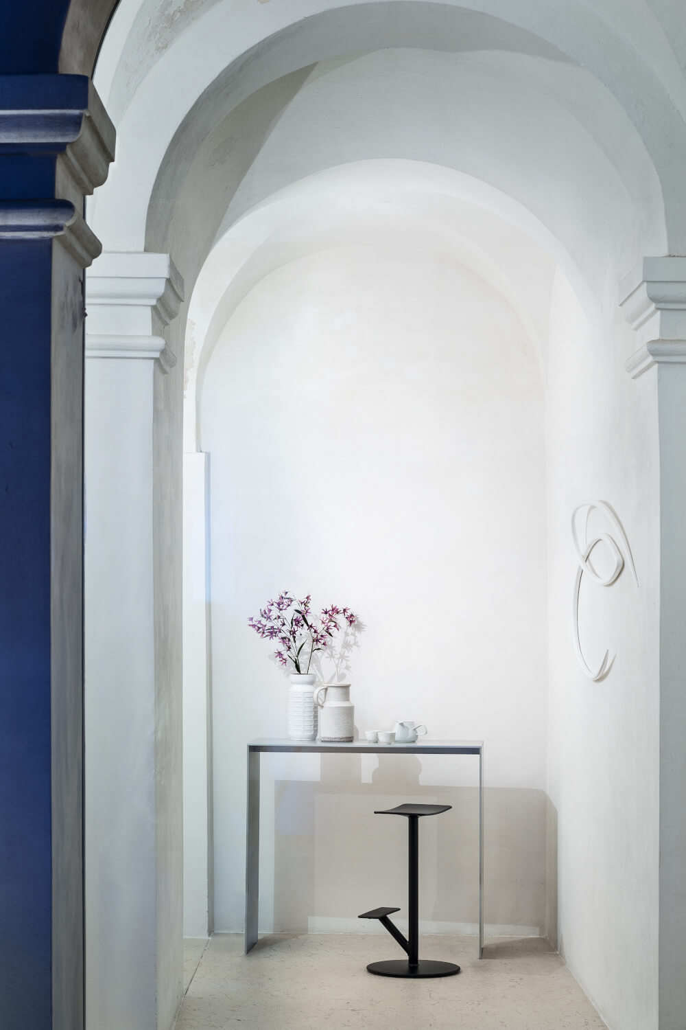 Magis Sequoia Barhocker im modernen Küchen- oder Barbereich, leicht, elegant und hochwertig – italienisches Design