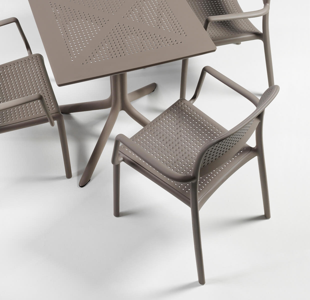 Nardi Clip Tisch – Elegantes Italienisches Design Moderner Nardi Clip Tisch, vielseitig nutzbar, stabil und hochwertig – elegantes Design für jeden Outdoor-Bereich