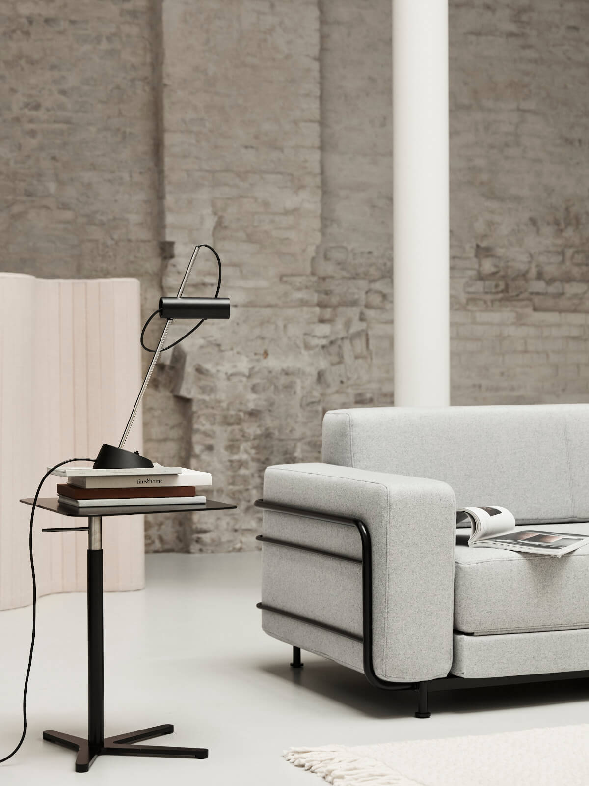 Softline Silver Sofa, bequeme Polsterung und strapazierfähiger Bezug für langlebige Nutzung in Wohnzimmer und Lounge.