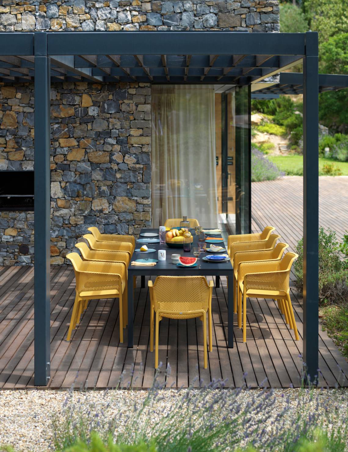 Nardi Net Armlehnstuhl – Stilvolles Outdoor-Ambiente Nardi Net Armlehnstuhl im Outdoor-Bereich, bequem, pflegeleicht und langlebig – italienischer Lifestyle