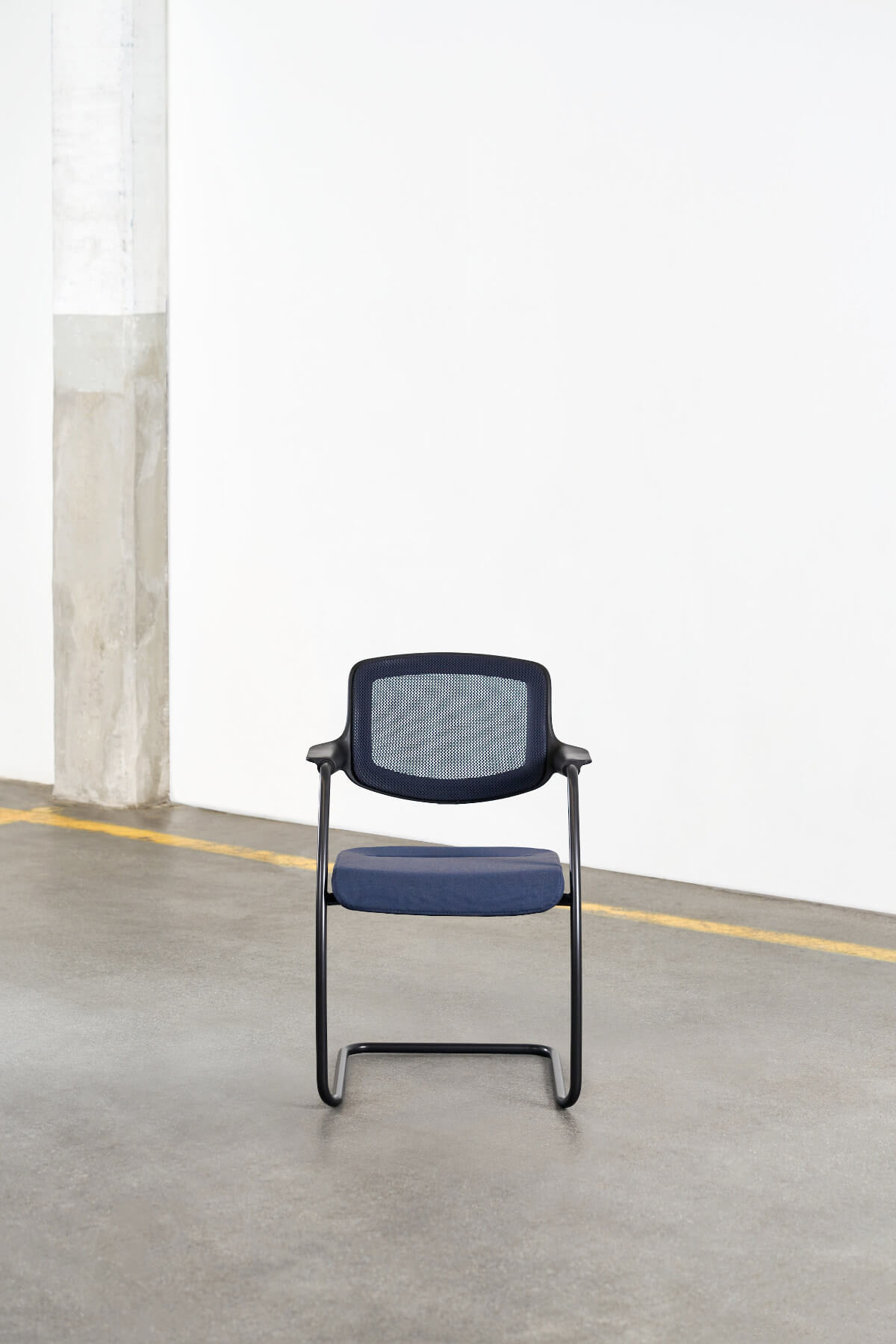 Giroflex 161-6403 Netzrücken Besucherstuhl als moderner Freischwinger