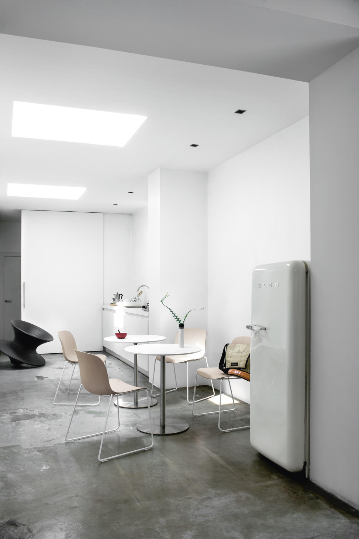 Moderner Magis Passe Partout Bistrotisch, robust, elegant und flexibel nutzbar – italienische Designerqualität