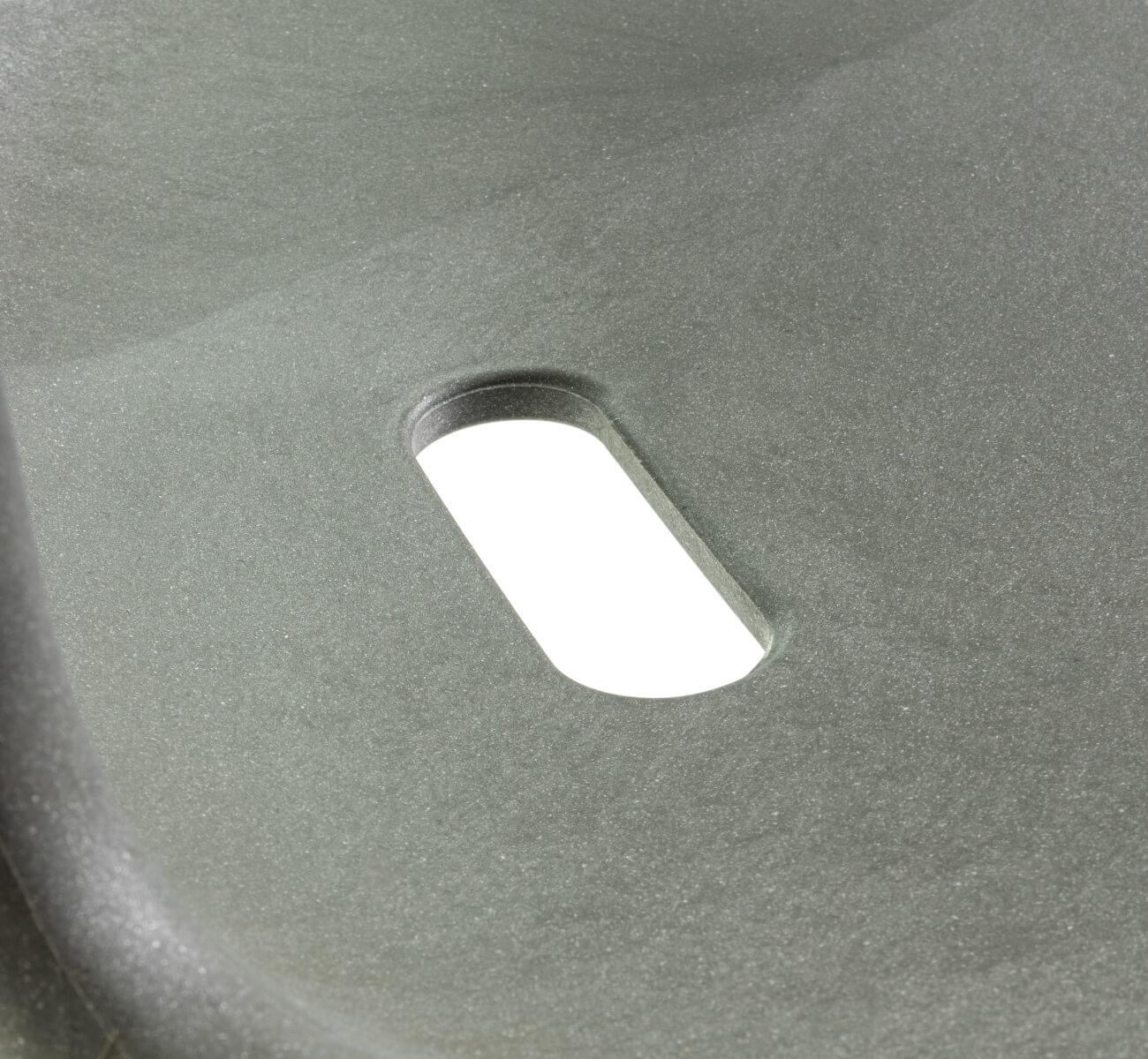 Magis RE Air-Armchair im modernen Wohnbereich, leicht, ergonomisch und hochwertig – elegantes italienisches Design